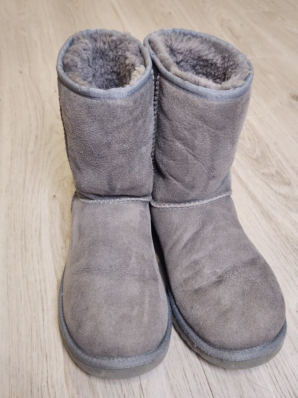 UGG Australia Classic Short Gray Suede Sheepskin Boots Women's Size 8